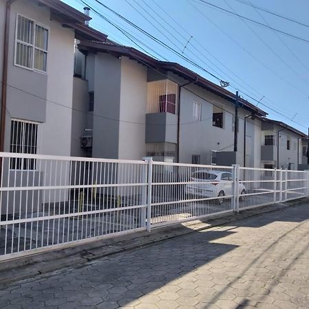 Apartamento Ubatuba - Praia Grande - 250M Da Praia Екстер'єр фото