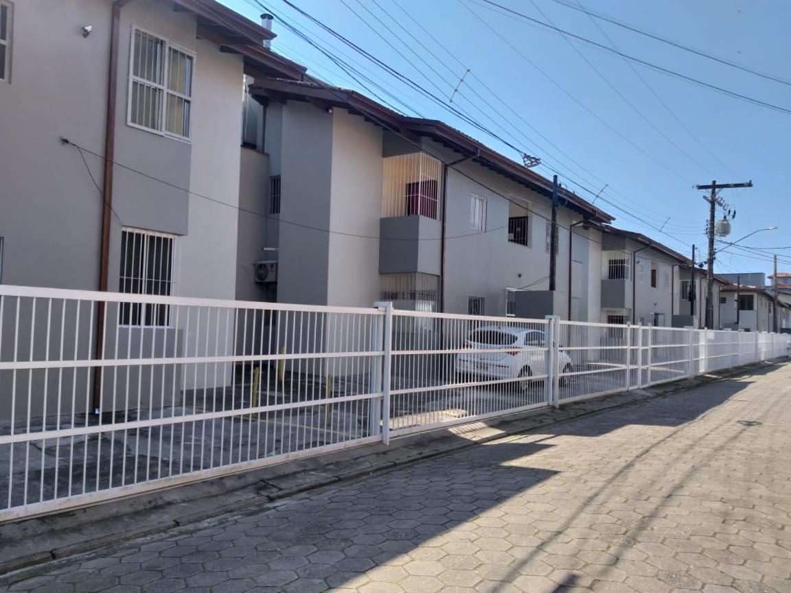 Apartamento Ubatuba - Praia Grande - 250M Da Praia Екстер'єр фото